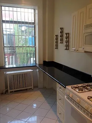 Rented by Wave Real Estate Group | media 17