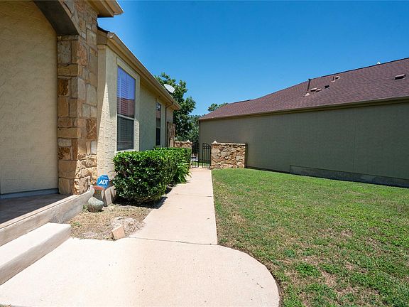 5th image of 210 Rivulet Ln