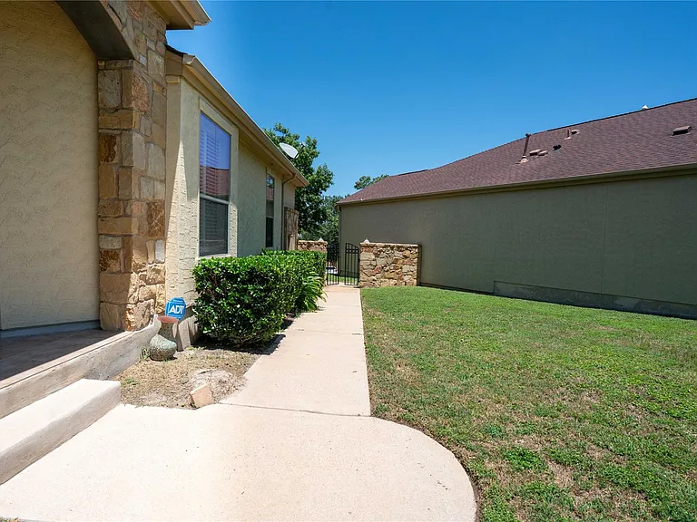 210 Rivulet Ln — Photo 5