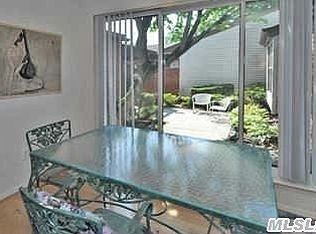 90 Duck Pond Dr UNIT 90, Manhasset, NY 11030