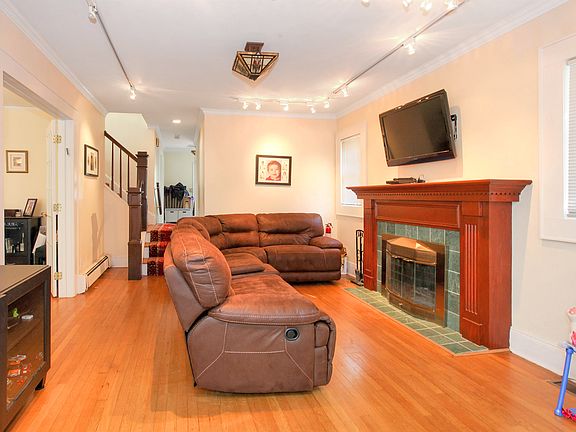 5th image of 104 Combs Ave