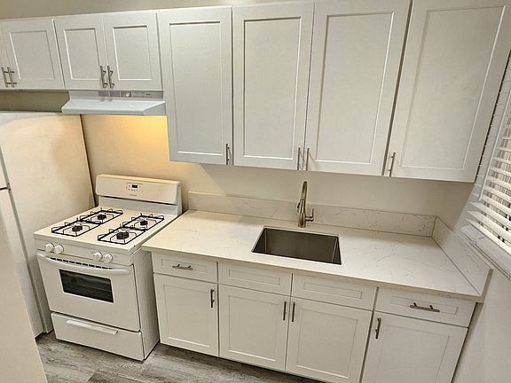 5th image of 2850 Francis Ave #2