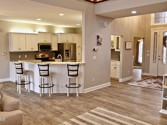 5th image of 115 Summerhill Dr