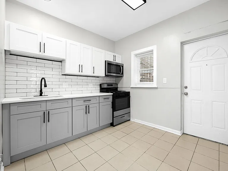 5749 W Chicago Ave — Photo 7
