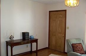 4th image of 290 Crestwood Dr