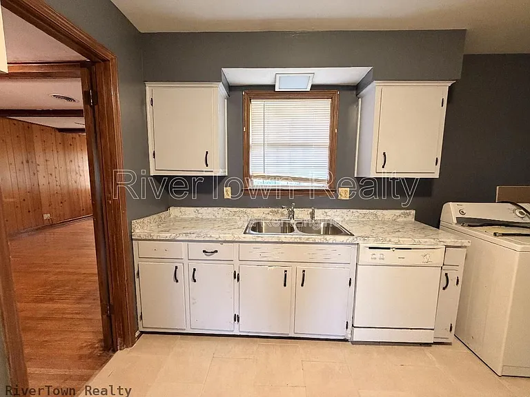 1517 Baxter Ave — Photo 6