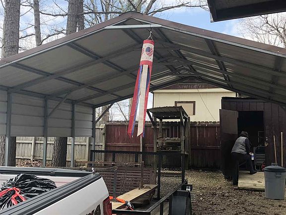 3rd image of 1064 Dogwood St