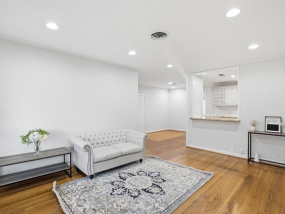 2nd image of 3019 Stally St