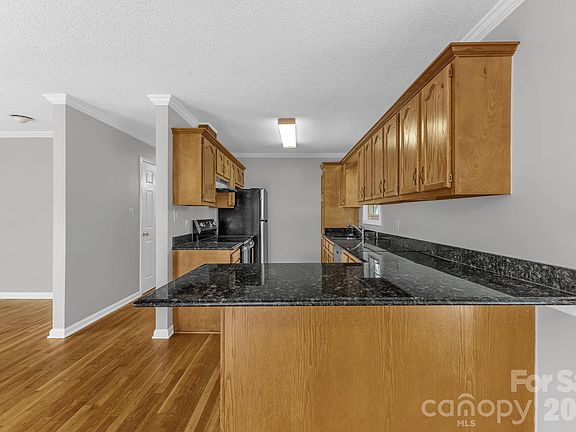 4th image of 147 Elkwood Ave