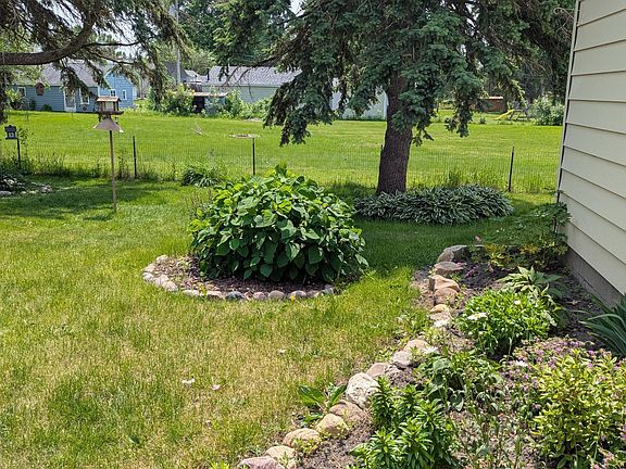 4th image of 702 Hills Ln