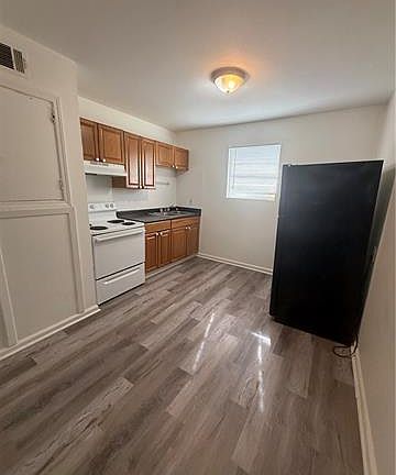 3rd image of 707 N Robertson St #203