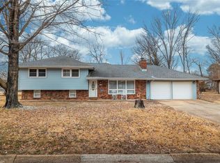 1302 Hull Valley Dr, Waynesville, MO 65583