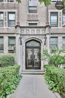 Sold by Triplemint | media 8