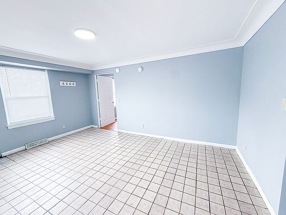 3rd image of 146 Hutchinson St #4