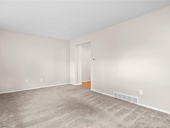 5th image of 417 Longfellow St