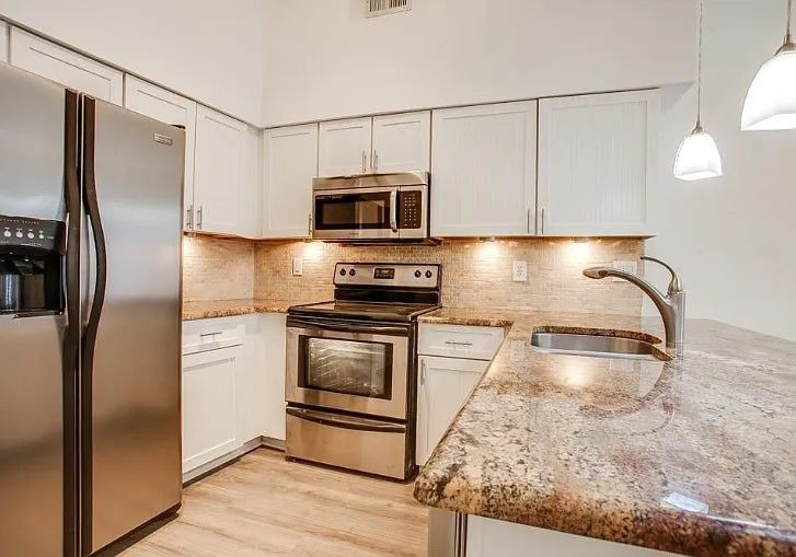 2 bed, 968 sqft, $1,075 — Photo 2