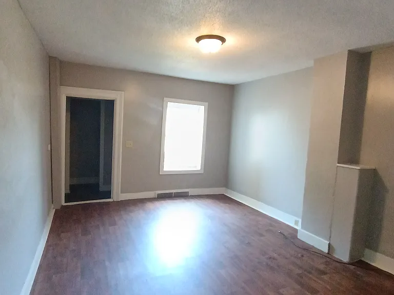 1541 W 3rd St — Photo 5