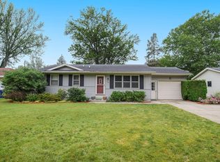 128 Grandview Ave, Holland, MI 49423