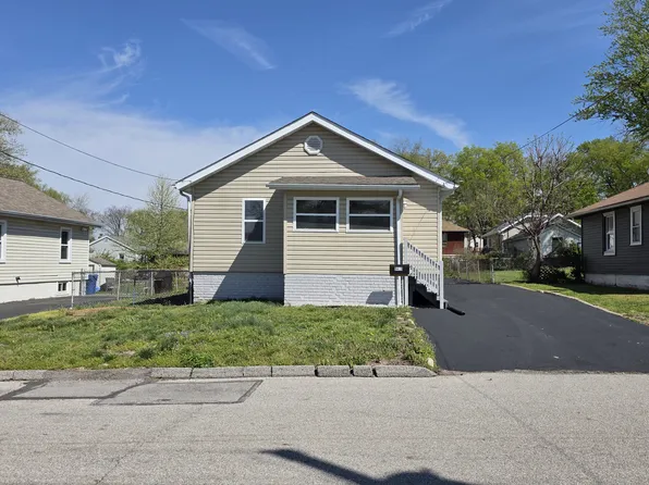 9413 Edmund Dr, Saint Louis, MO 63114