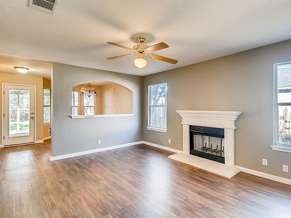3rd image of 709 Sparkling Brook Ln