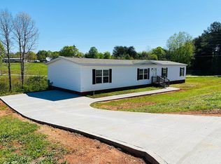 409 Howe Ln, Wellford, SC 29385
