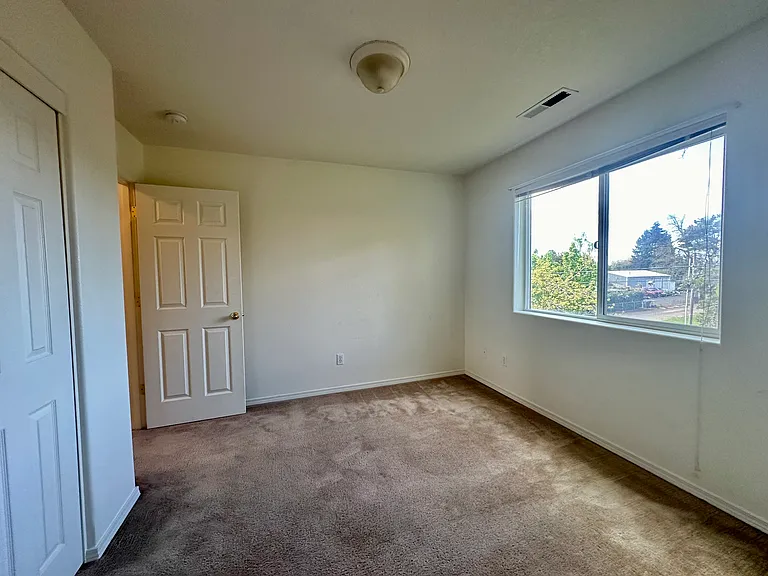 4047 Thoroughbred Ave SE — Photo 47