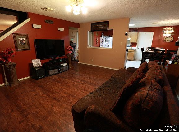 5th image of 2139 Farmsville Dr