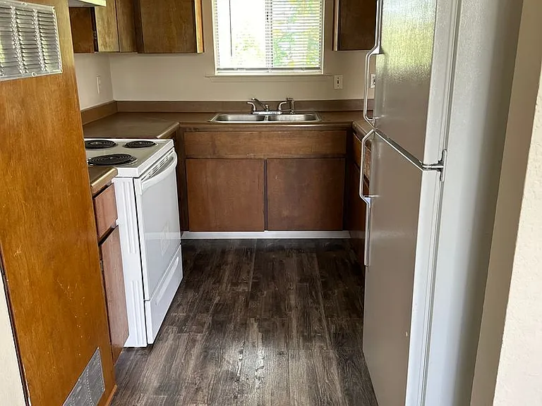 141 Warthan St — Photo 2