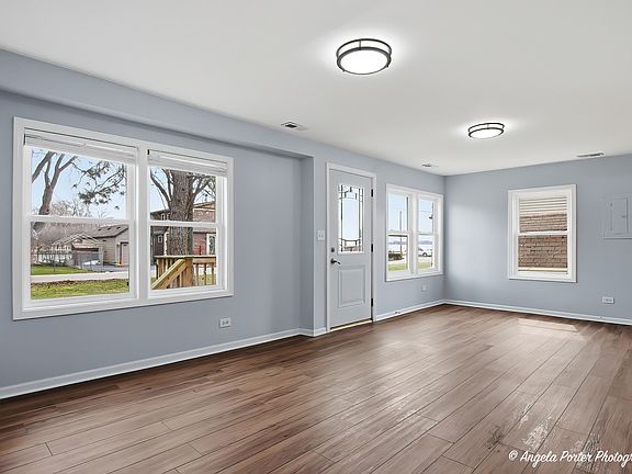 5th image of 5205 N Lake St