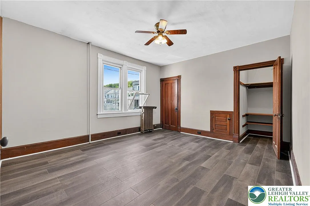 265-267 E Bertsch St — Photo 4
