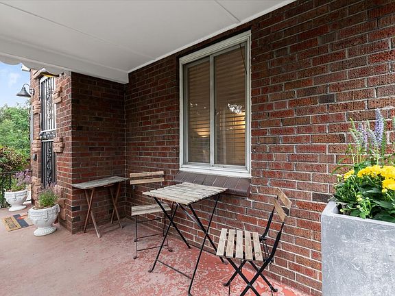 A great front porch. Sits up high above the street. A great place to relax.