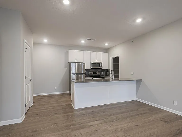 The Creek Apartments — Photo 162