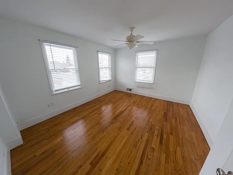 15 Sedgwick St — Photo 13