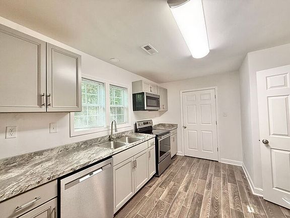 4th image of 242 Pecan Rd