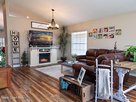 4th image of 4141 Chardonnay Dr