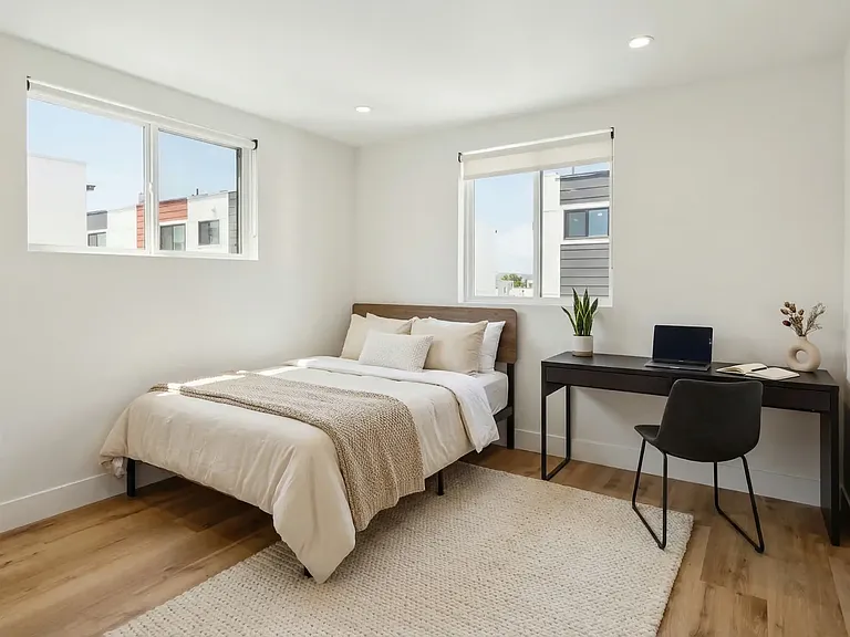 1332 W 35th Pl - USC DPS — Photo 22