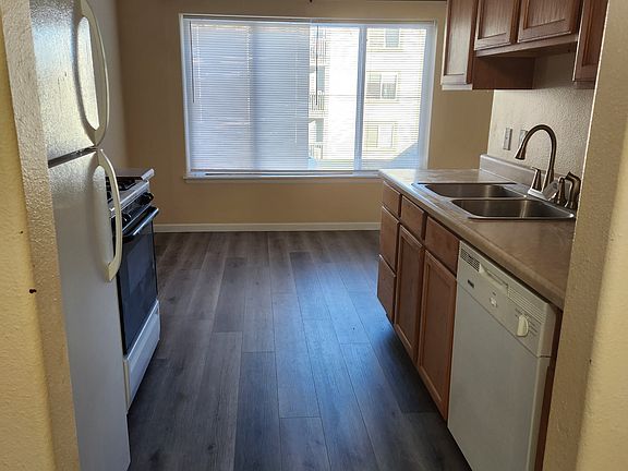 3rd image of 796 Castle Valley Blvd APT H