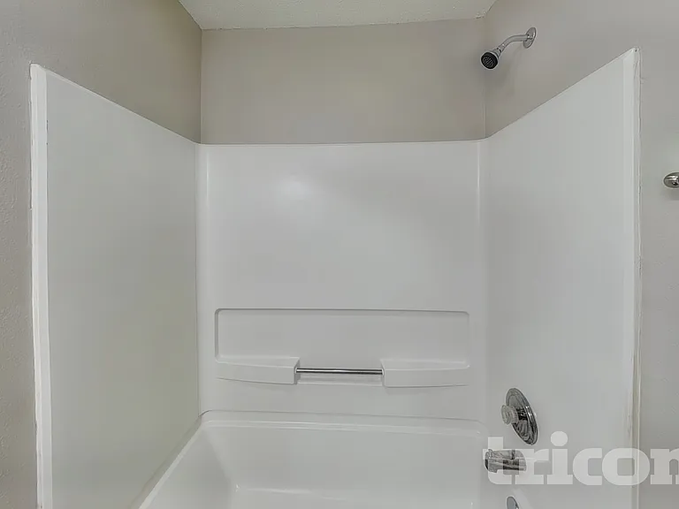 746 Streamside Dr — Photo 16