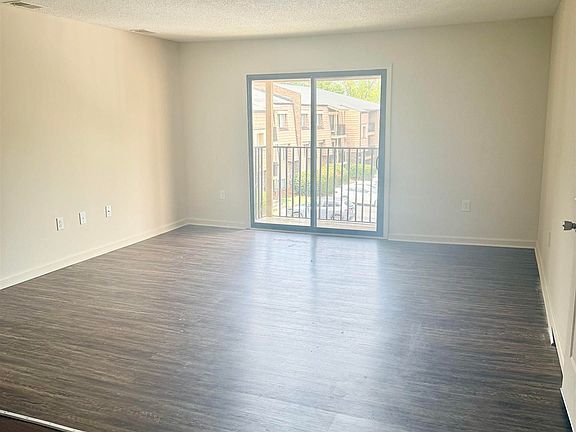 4th image of 522 Menlo Dr