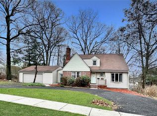 124 Crestview Ave, Stamford, CT 06907