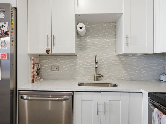 4th image of 1455 N Sandburg Ter APT 1107