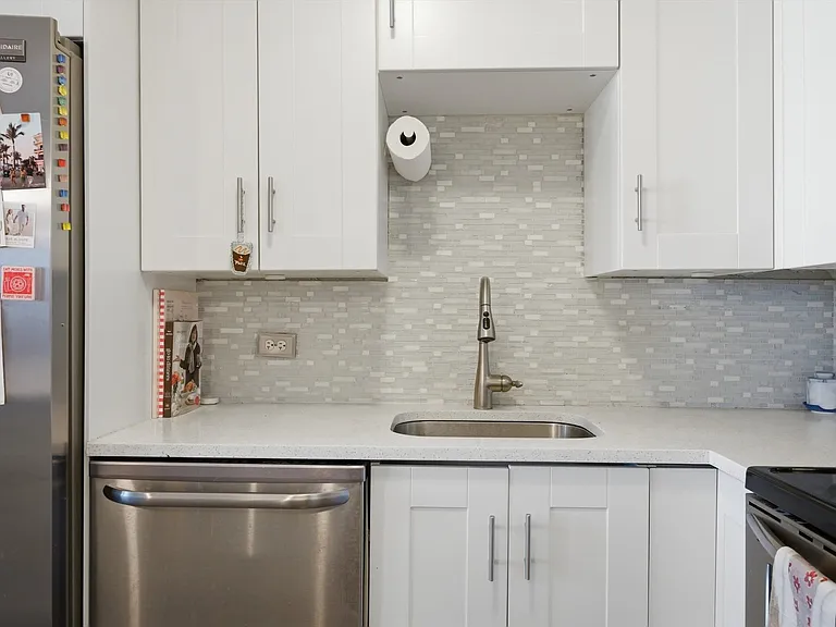 1455 N Sandburg Ter #1107 — Photo 4