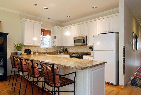4th image of 737 W Aldine Ave #3