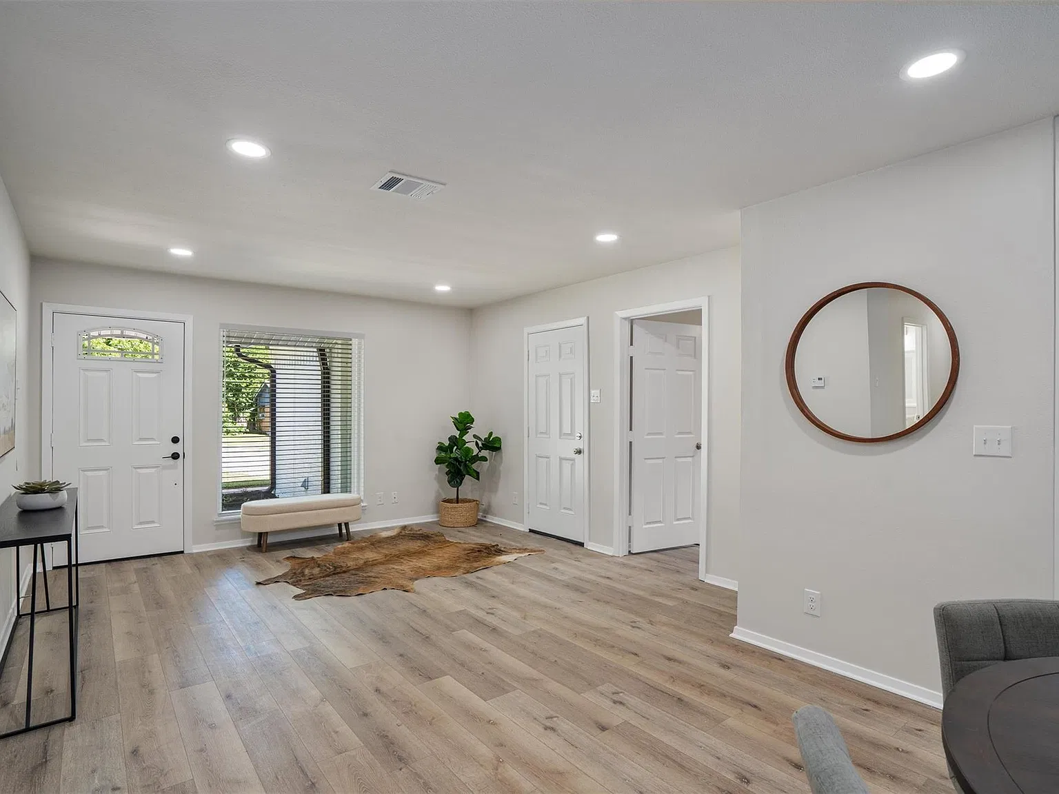 4 bed, 2.0 bath, 1748 sqft, $3,200 — Photo 3
