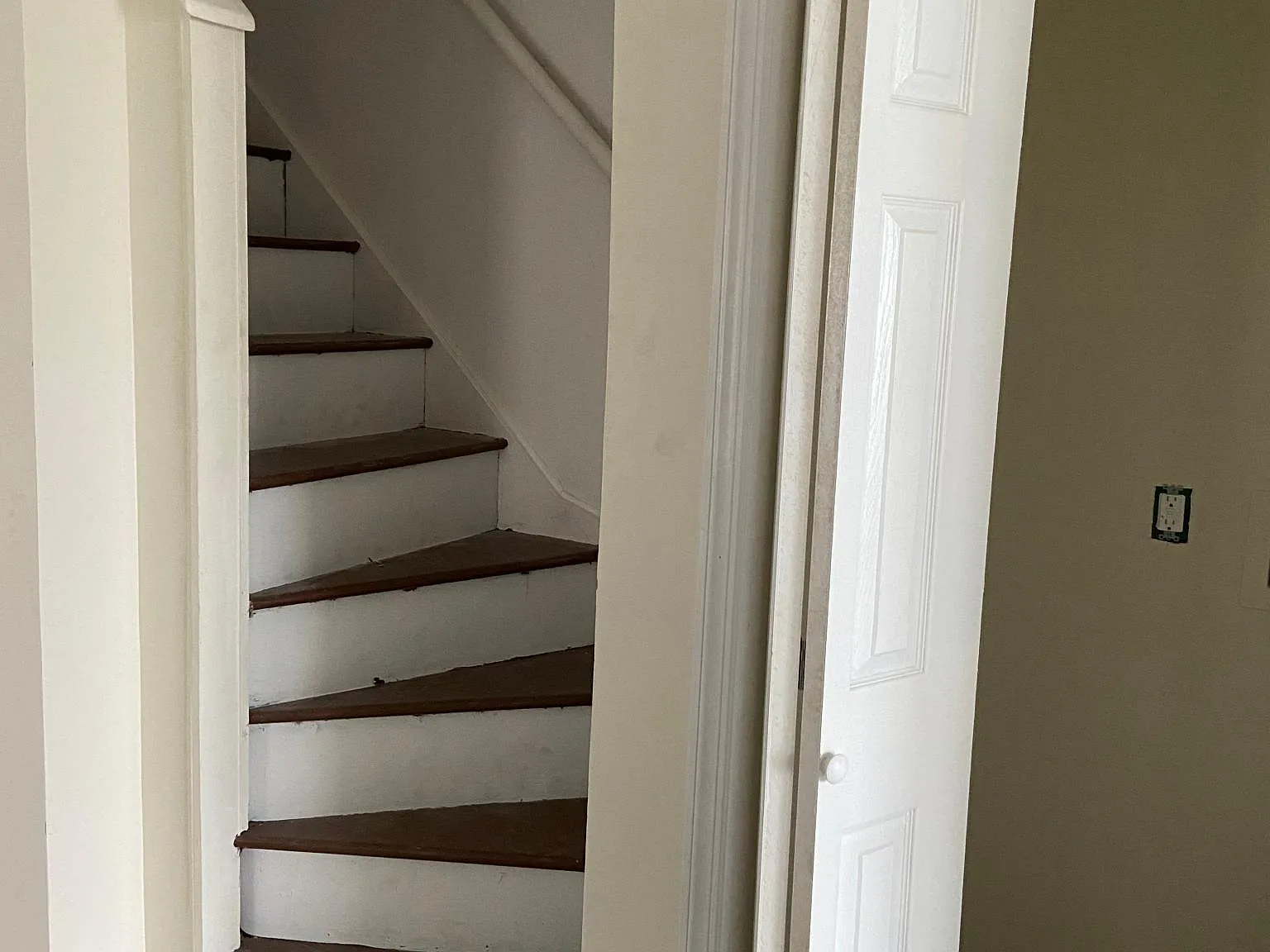 156 Beach St — Photo 3