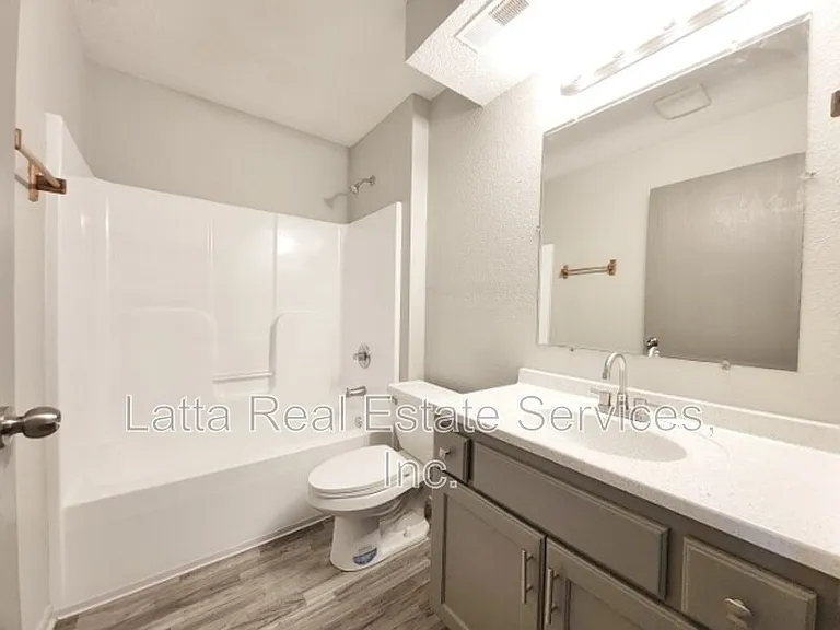 304 N 3rd St #A — Photo 6
