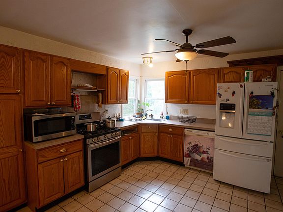 5th image of 3205 W Devon Rd