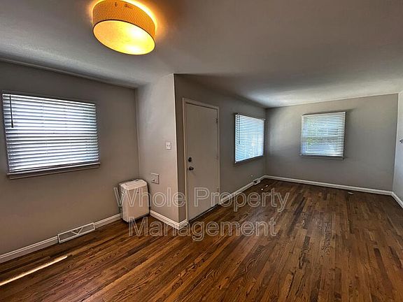 4th image of 835 N Knox Ct