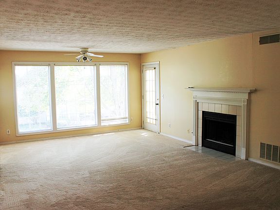 Spacious Family Room 
