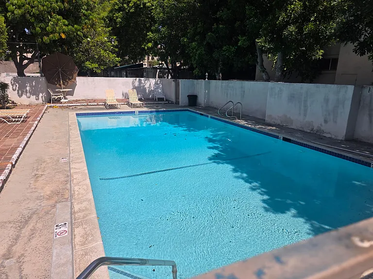 18601 Collins St #D7 — Photo 20